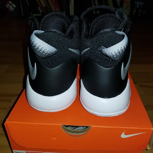 Nike Zoom Rev II SZ Black and White NWT - Picture 5 of 7